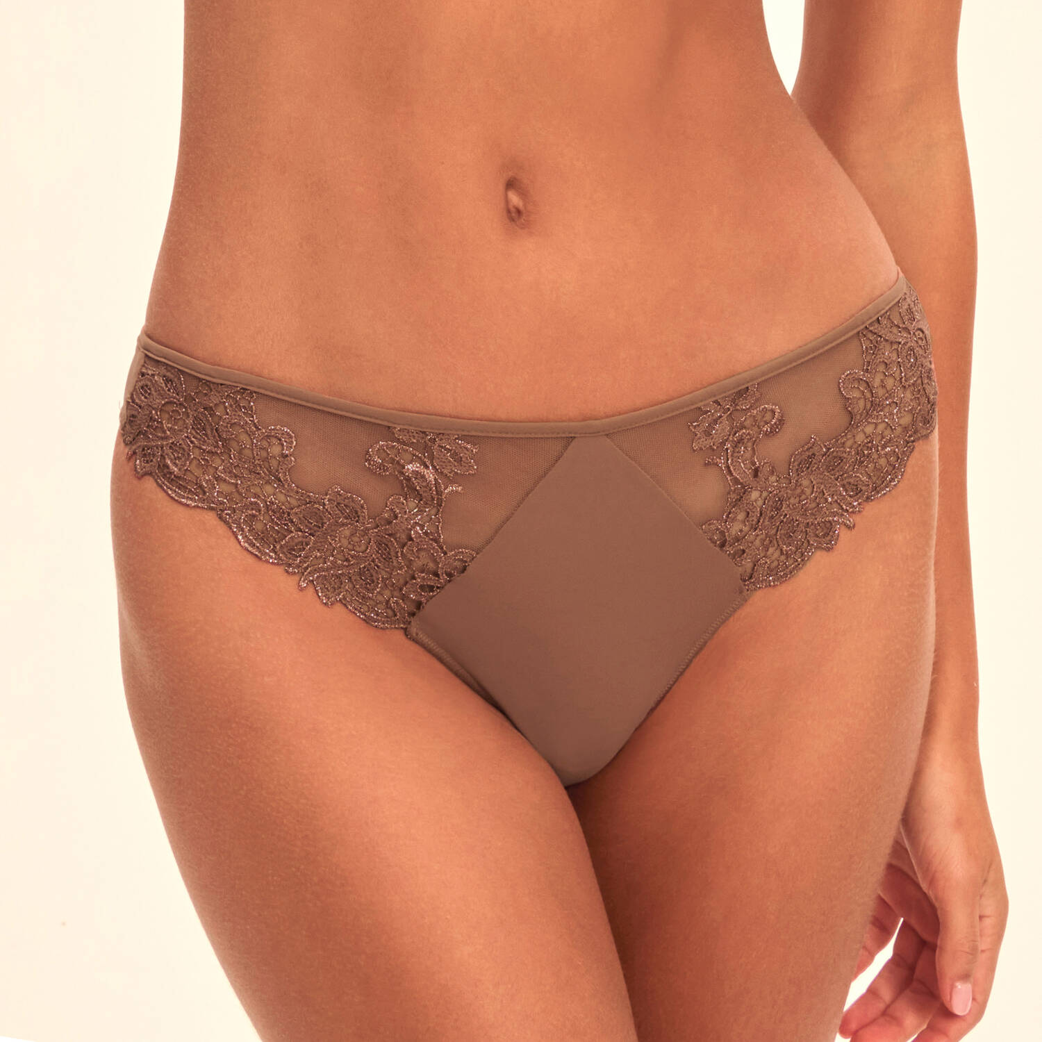 String - Saga - Tender Brown - Simone Perele  